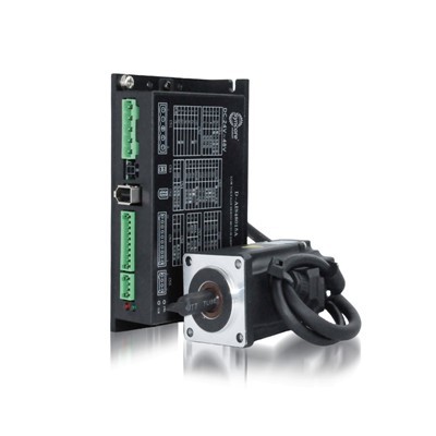 Gonilnik enosmernega servo motorja